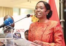 Executivo anuncia concurso para seis mil novos profissionais de saúde