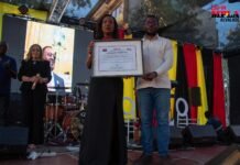 Fernando da Piedade Dias dos Santos( Nandó) homenageando por militantes do CAP 99